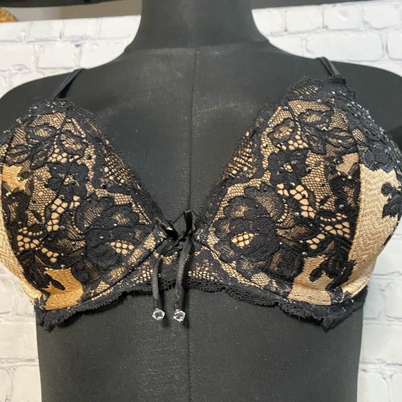 Victoria’s Secret 34B - Picture 3 of 7